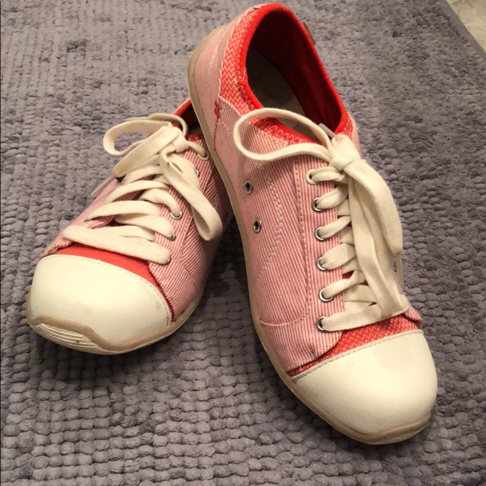Dr. Scholl’s sneakers
